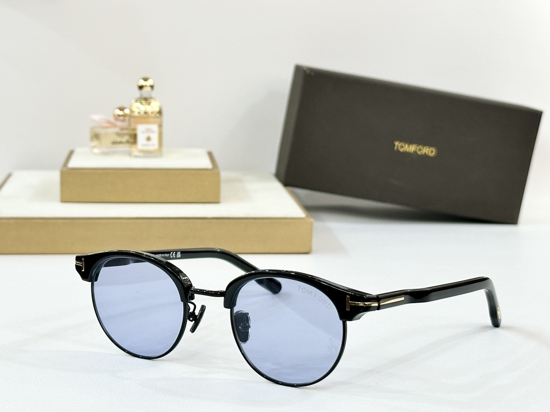  TOMFORD*
ModTF1120
Mod48-21-145
