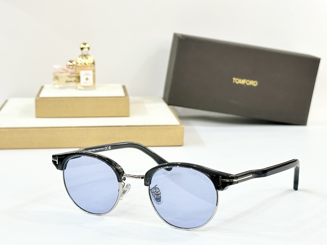  TOMFORD*
ModTF1120
Mod48-21-145
