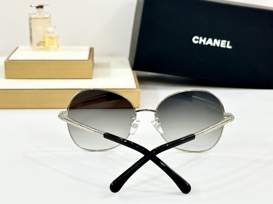  CHANEL
MOD：2217
Size：53口16-145
