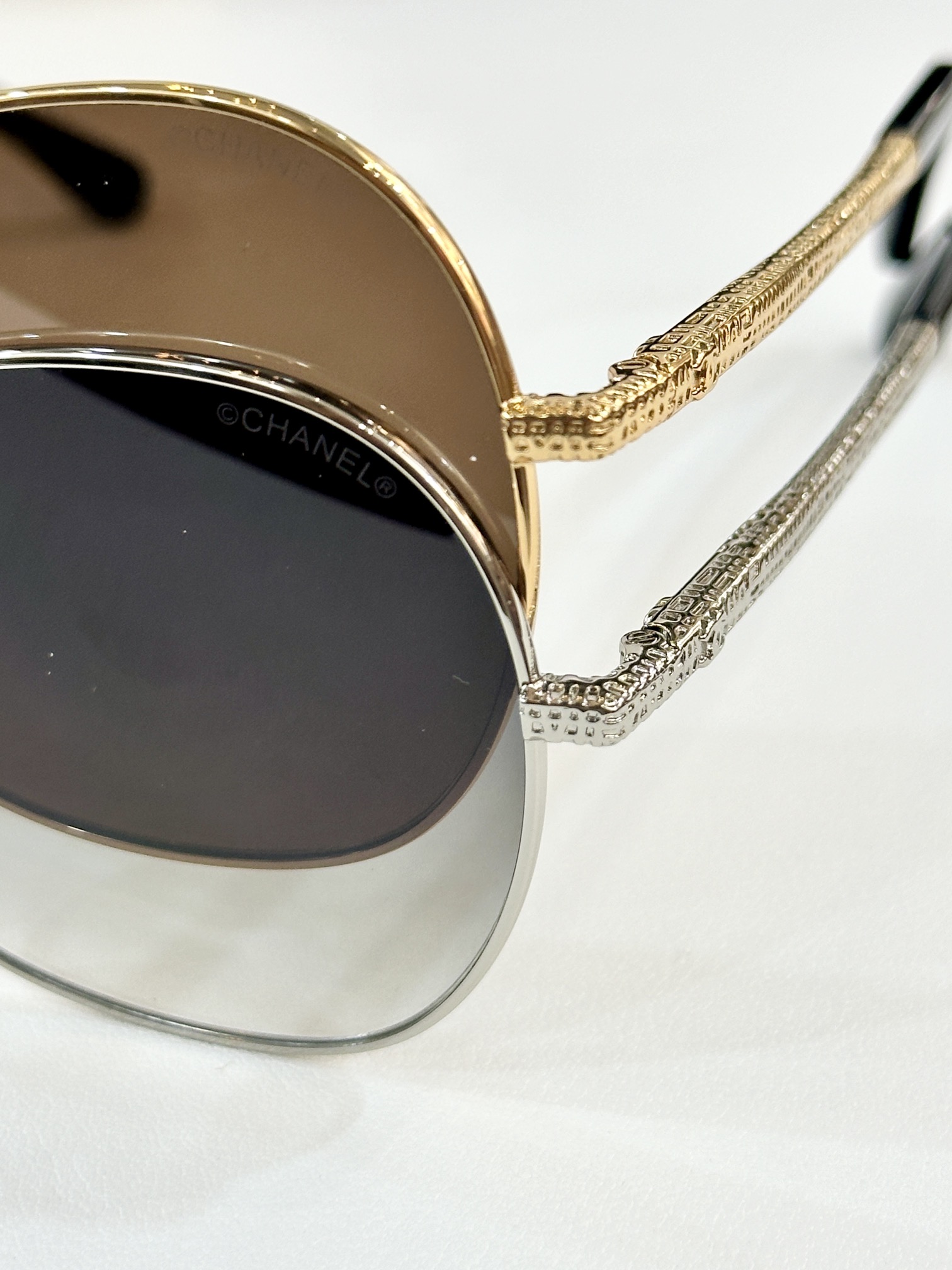  CHANEL
MOD：2217
Size：53口16-145
