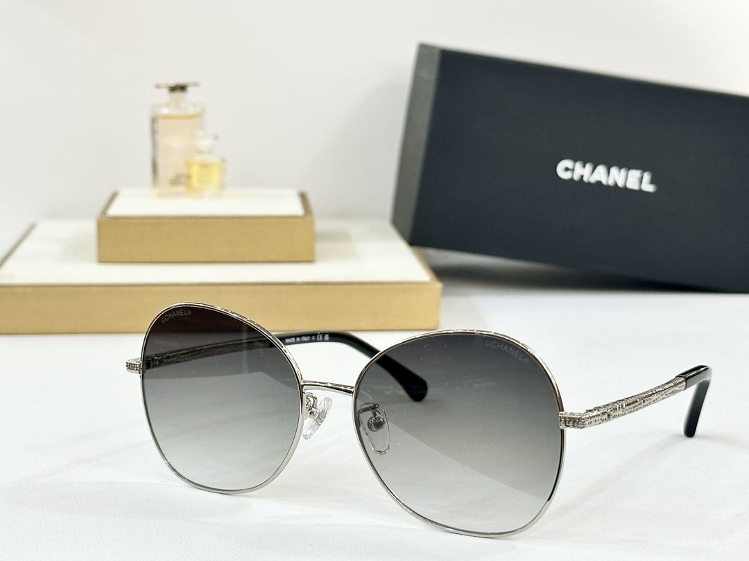  CHANEL
MOD：2217
Size：53口16-145
