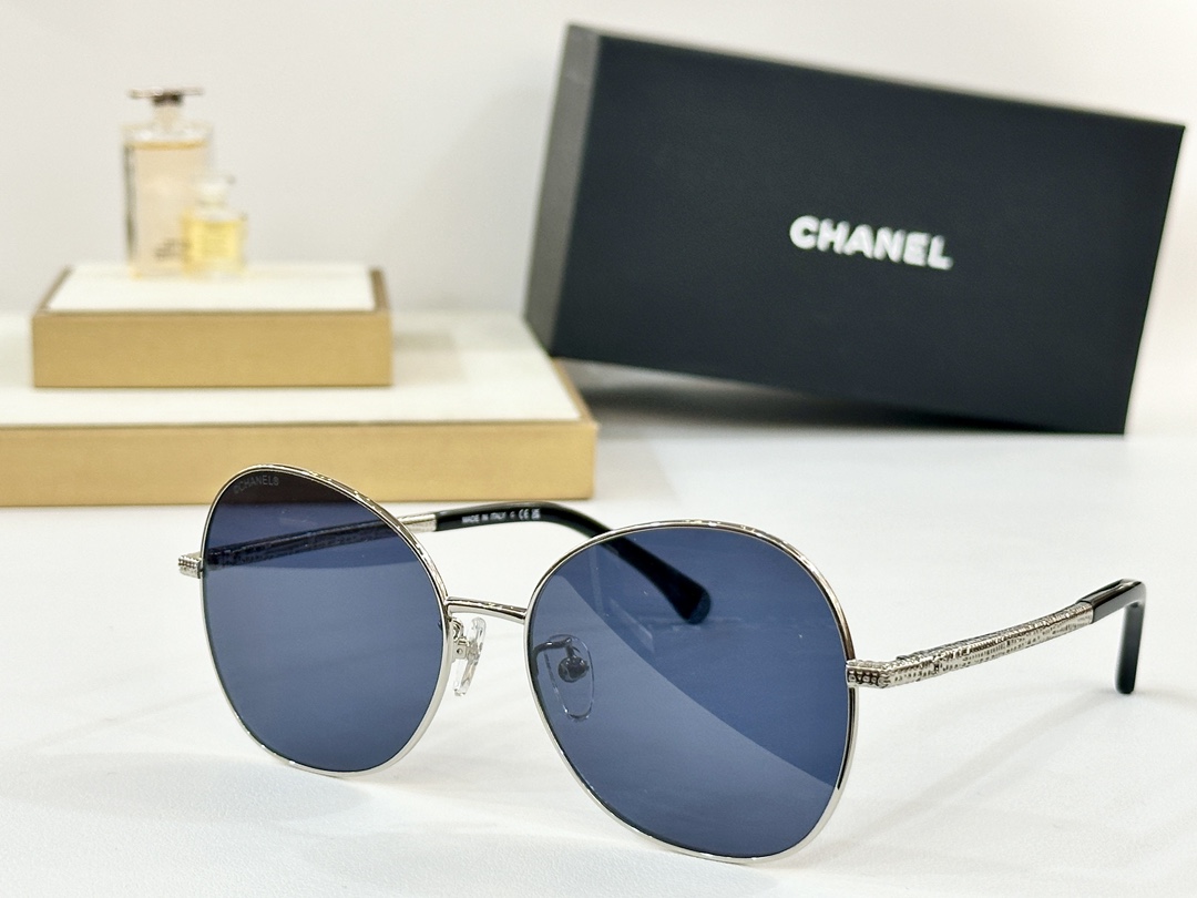  CHANEL
MOD：2217
Size：53口16-145
