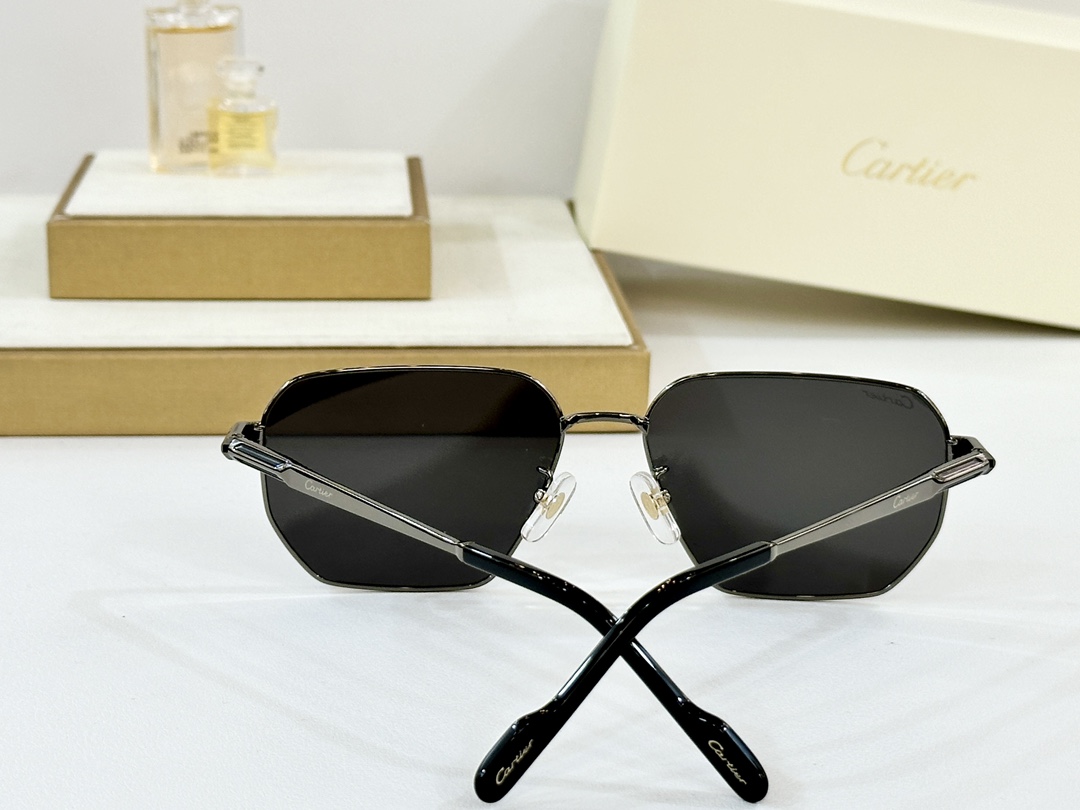  Cartier
MOD：CT0527S
Size：60口16-145
