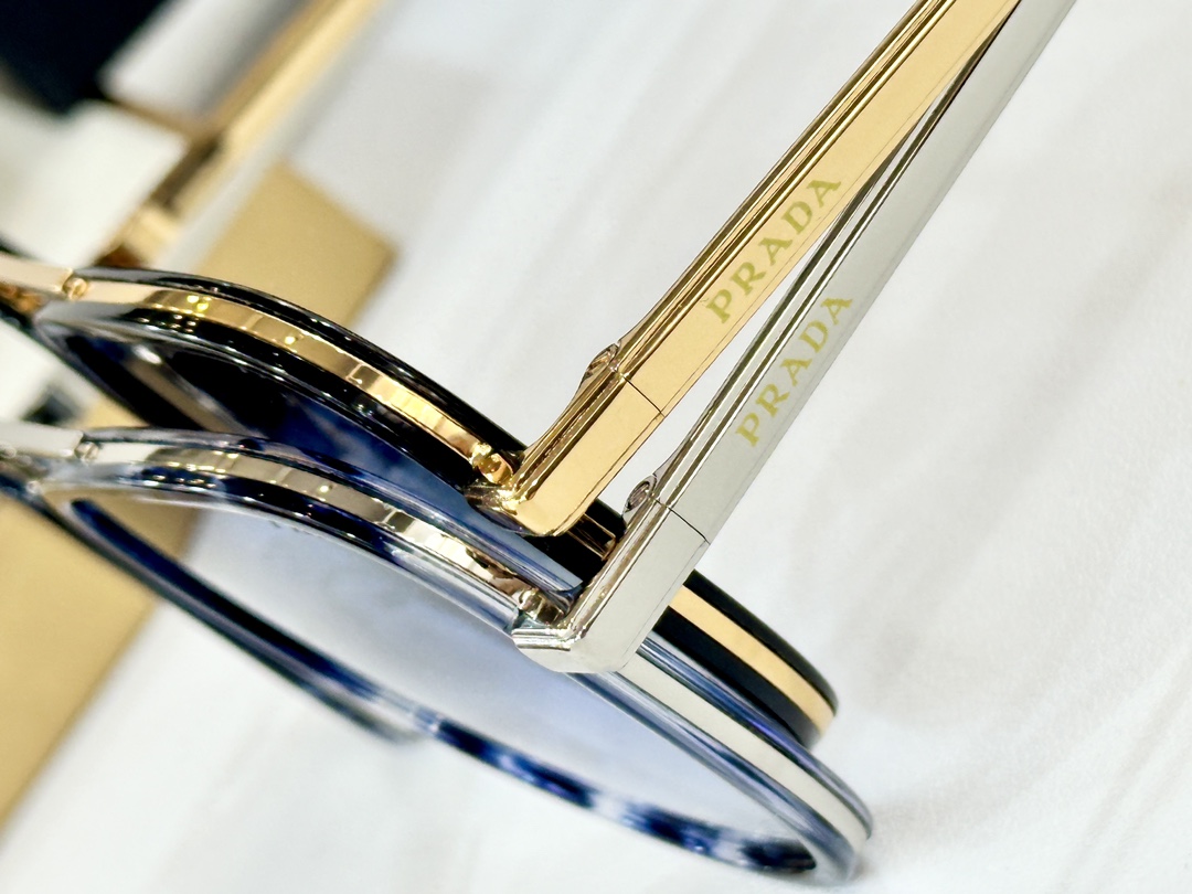  PRADA
MOD：PR 187VS
Size：59口15 145

