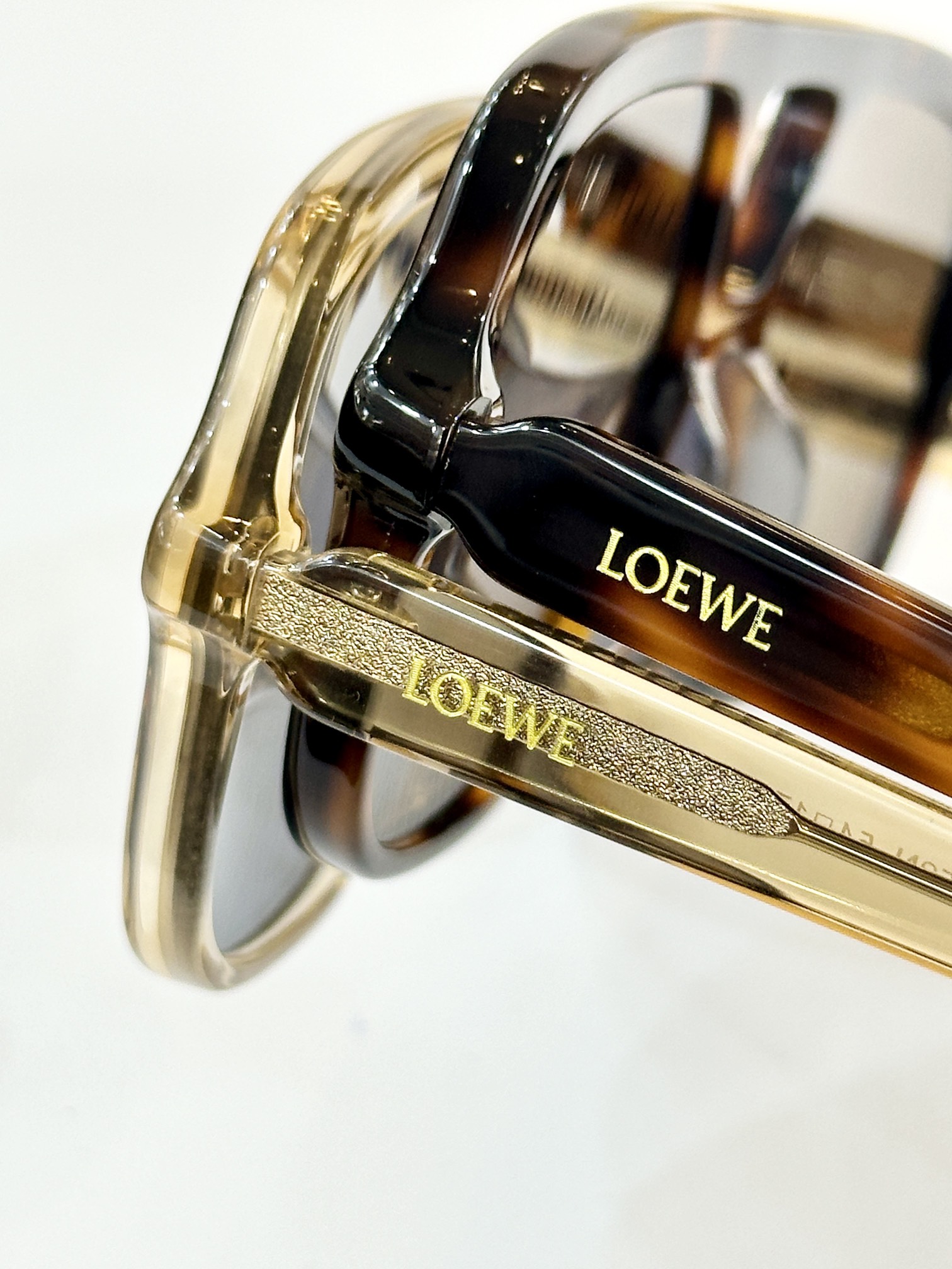  LOEW*
飞行员太阳镜。
MODEL：LW40161U
SIZE：54口14-140
