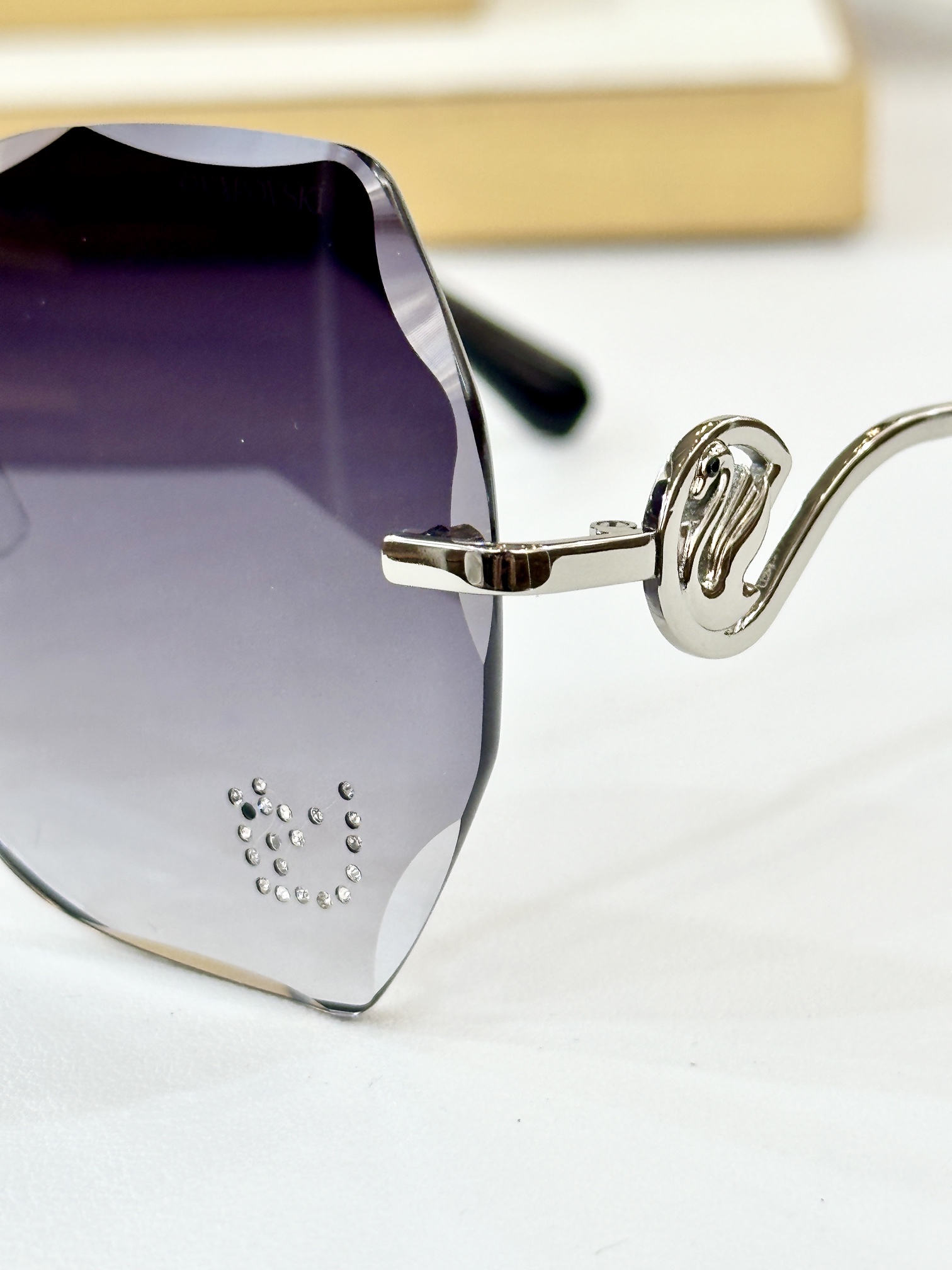  SWAROVSK*
MOD：SK3088
Size：60口17 140
