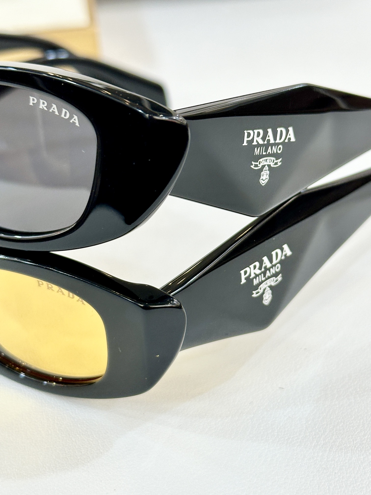  PRADA
MOD：OPR B16S
Size：50口21 145
