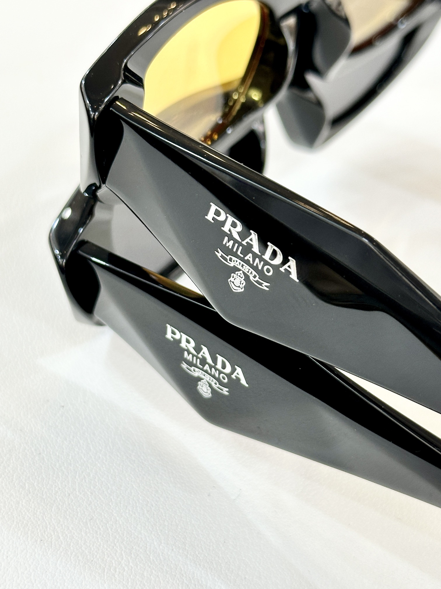  PRADA
MOD：OPR B16S
Size：50口21 145
