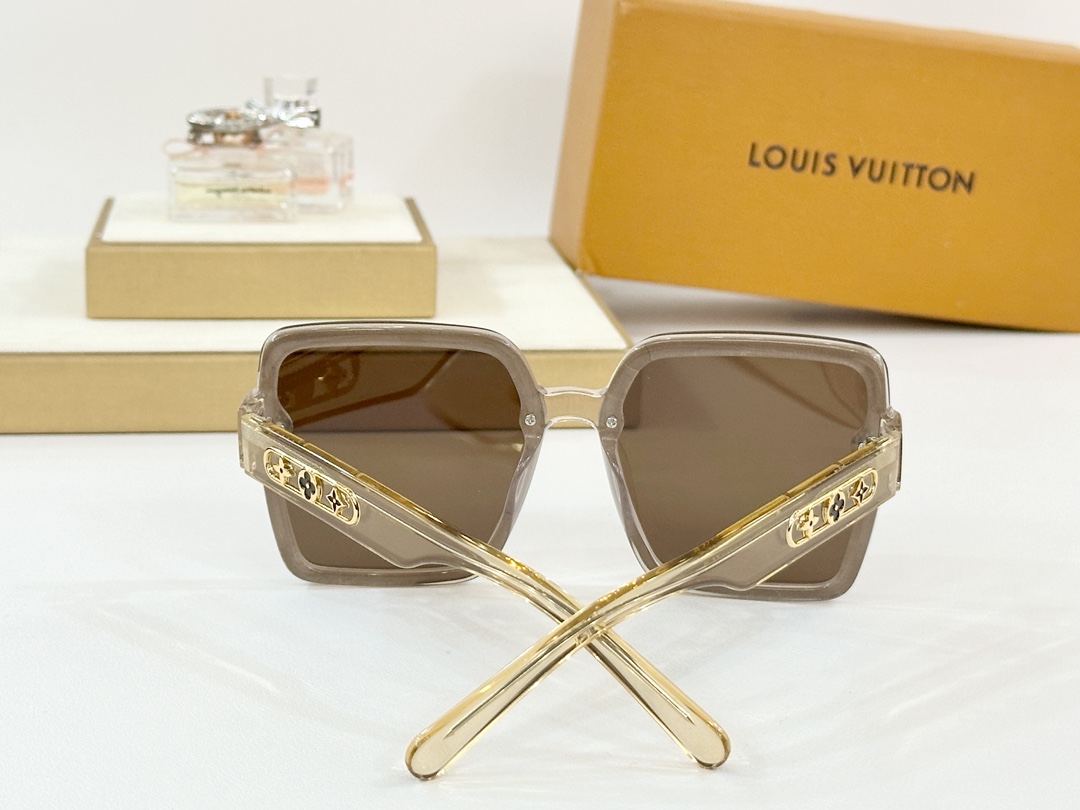  Louisvuitto* 
Model ：Z1871
Size ：62□12-145
