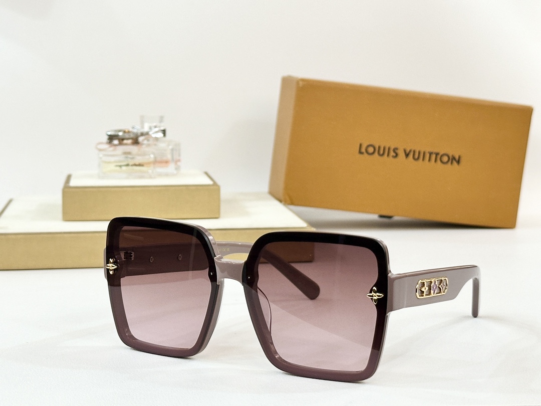  Louisvuitto* 
Model ：Z1871
Size ：62□12-145
