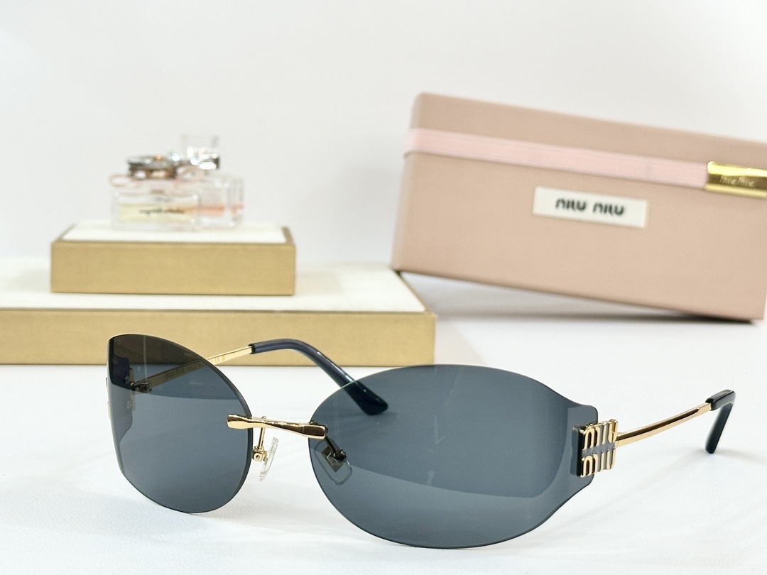  MIU MIU
MOD：Smu68w
Size：61口16-130
