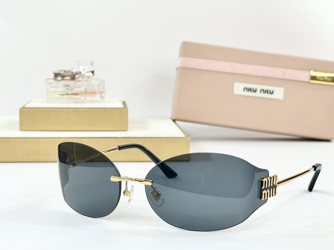  MIU MIU
MOD：Smu68w
Size：61口16-130
