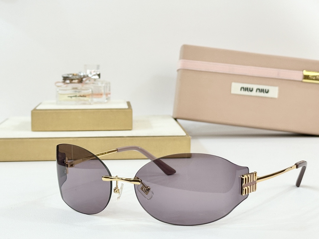  MIU MIU
MOD：Smu68w
Size：61口16-130
