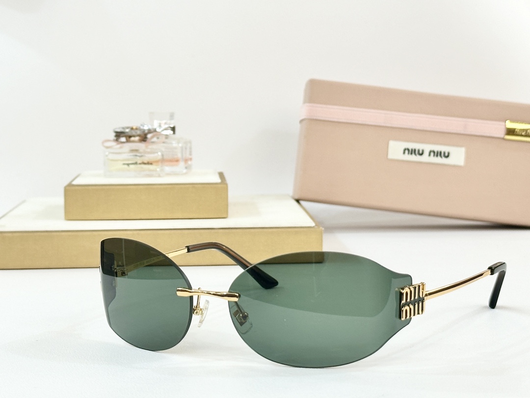  MIU MIU
MOD：Smu68w
Size：61口16-130
