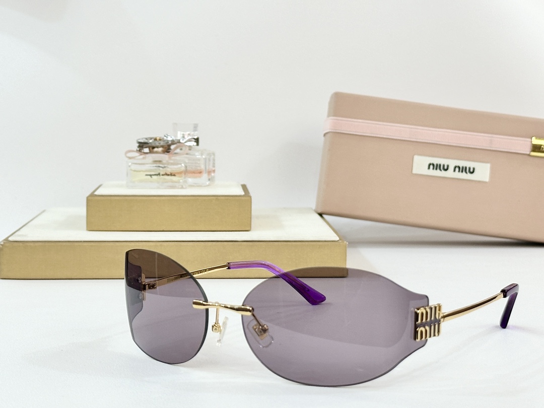  MIU MIU
MOD：Smu68w
Size：61口16-130
