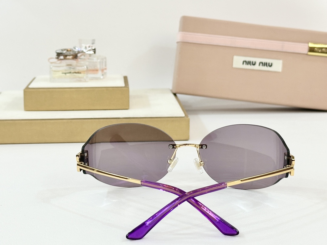  MIU MIU
MOD：Smu68w
Size：61口16-130
