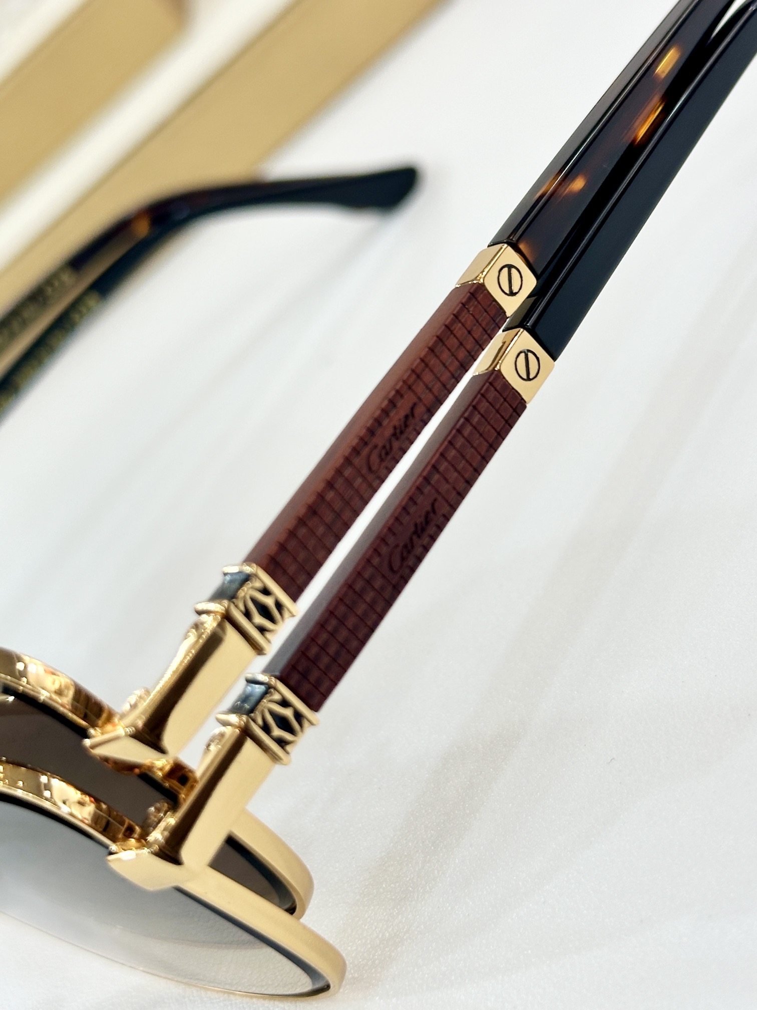  Cartier
MOD：CT0491S
Size：59口19 145
