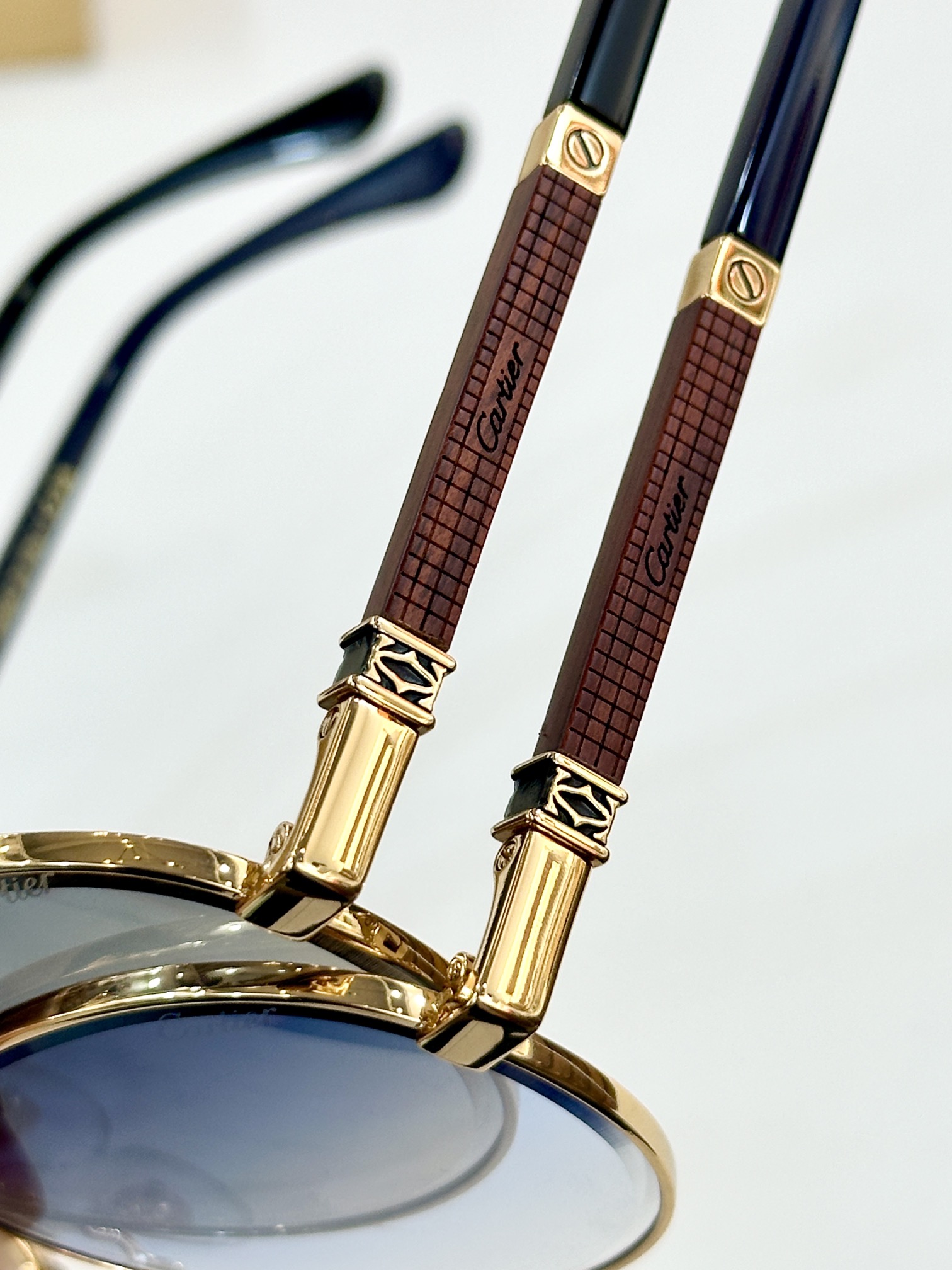 Cartier
MOD：CT0490S
Size：57口19 145
