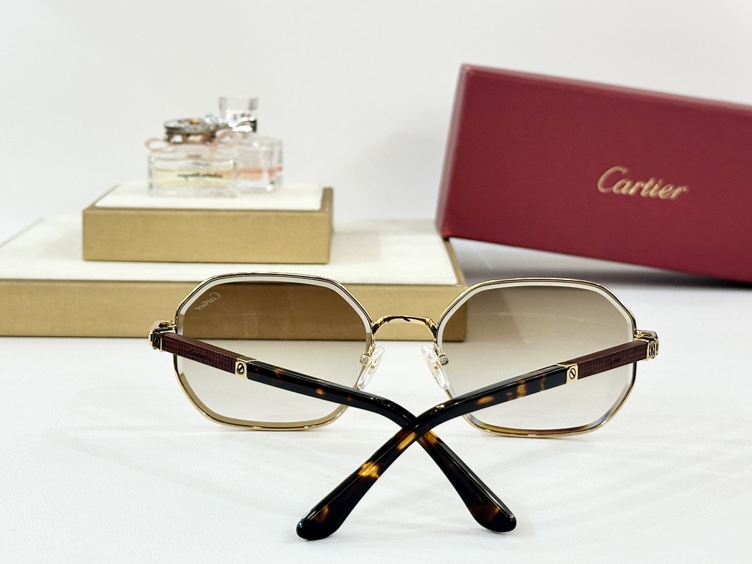  Cartier
MOD：CT0492S
Size：60口19 145
