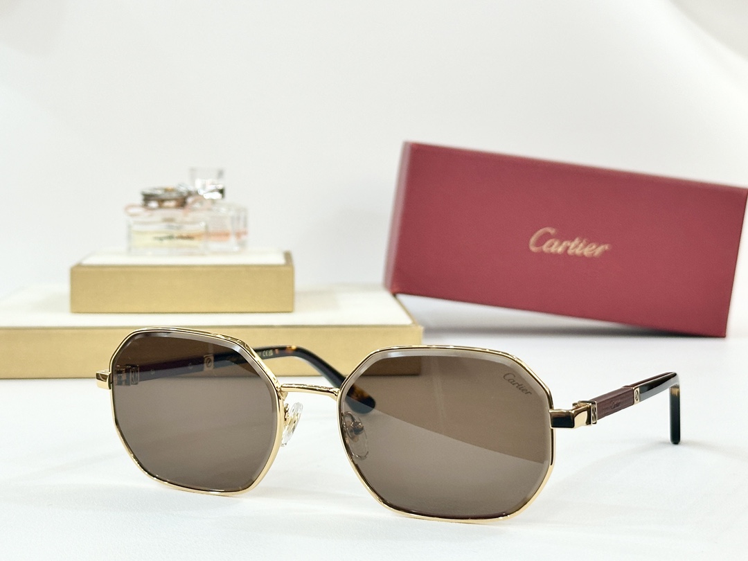  Cartier
MOD：CT0492S
Size：60口19 145
