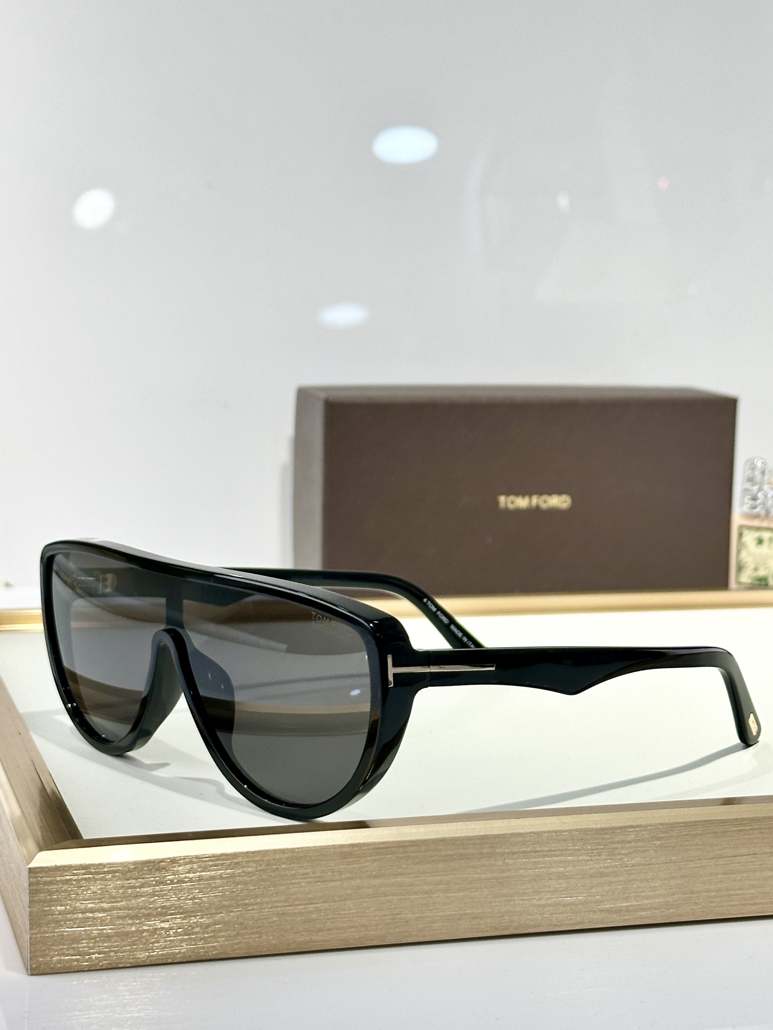   𝑻𝒐𝒎 𝑭𝒐𝒓𝒅
MOD：FT1182
size：141口0-145
