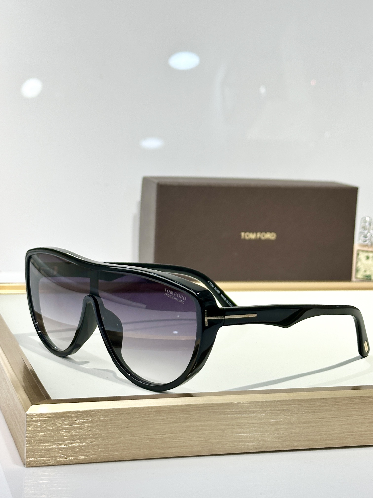   𝑻𝒐𝒎 𝑭𝒐𝒓𝒅
MOD：FT1182
size：141口0-145
