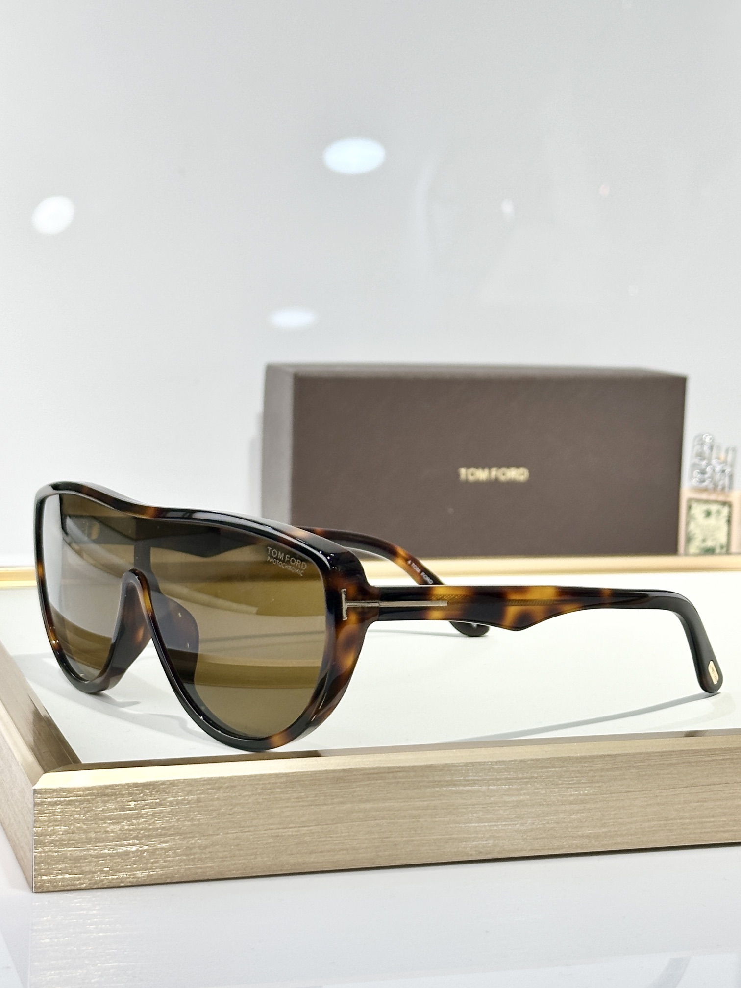   𝑻𝒐𝒎 𝑭𝒐𝒓𝒅
MOD：FT1182
size：141口0-145

