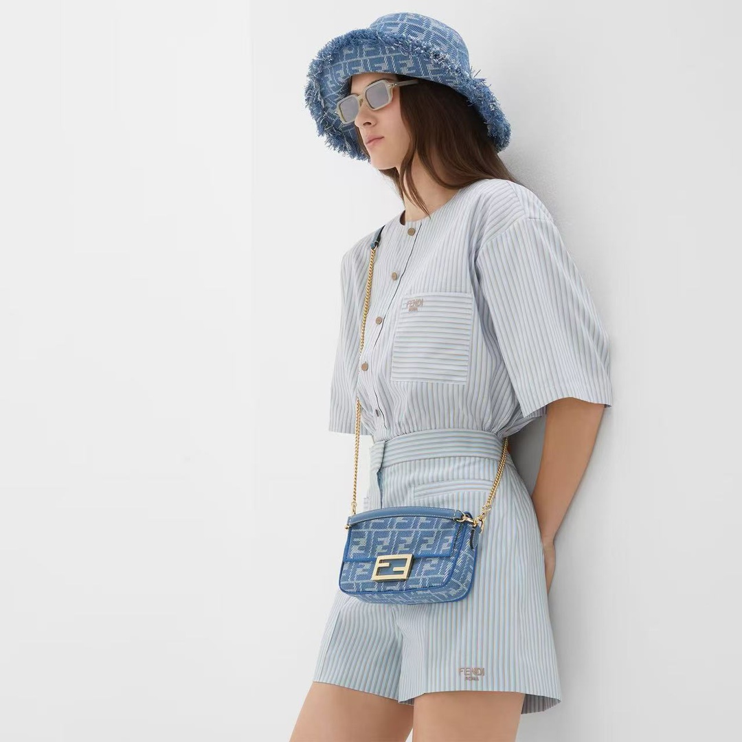  FENDI
MOD：FE40174I
Size：51口17 140
