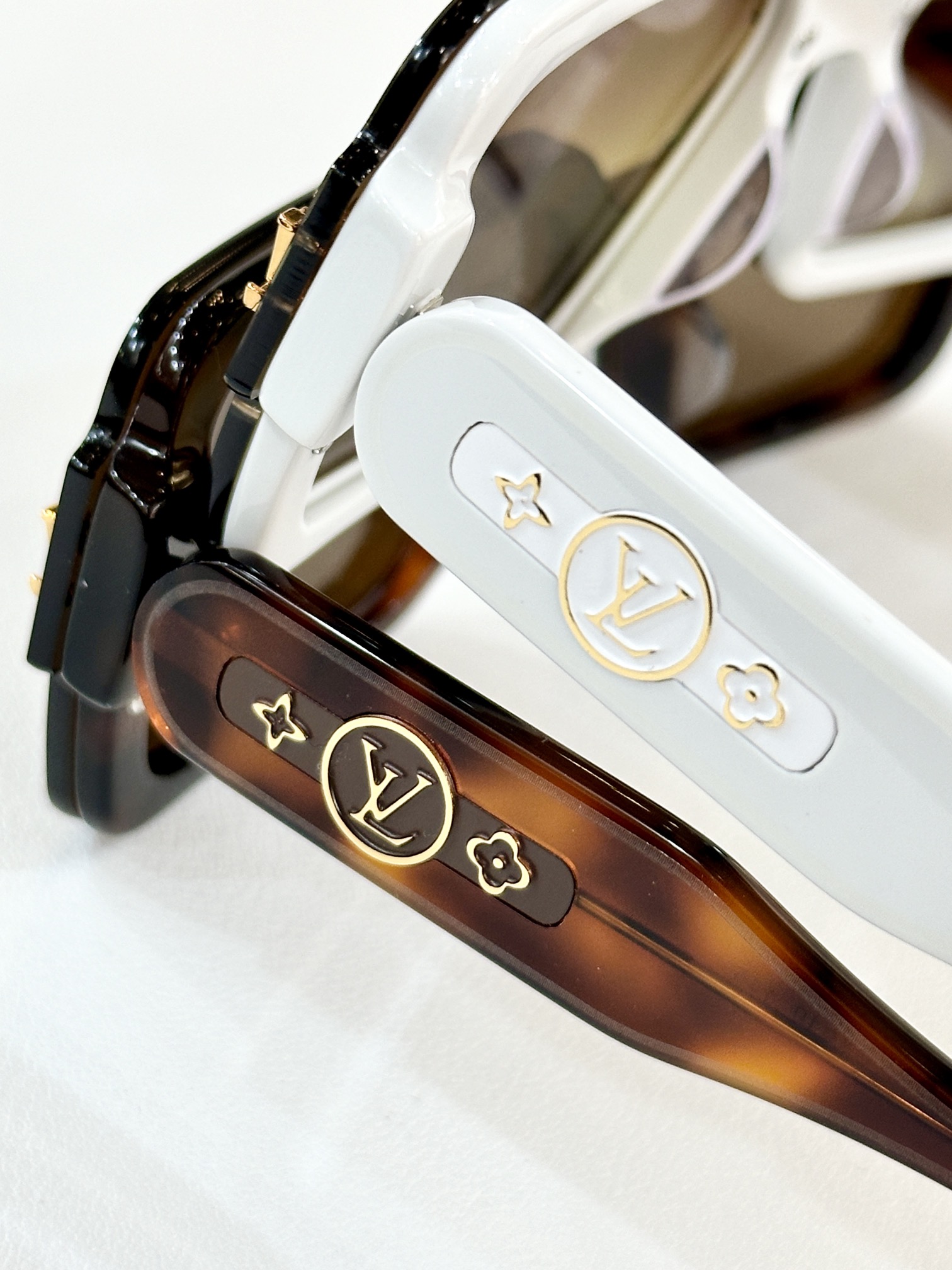  LOUIS VUITTON
MOD：Z2002U
Size：68口10 145
