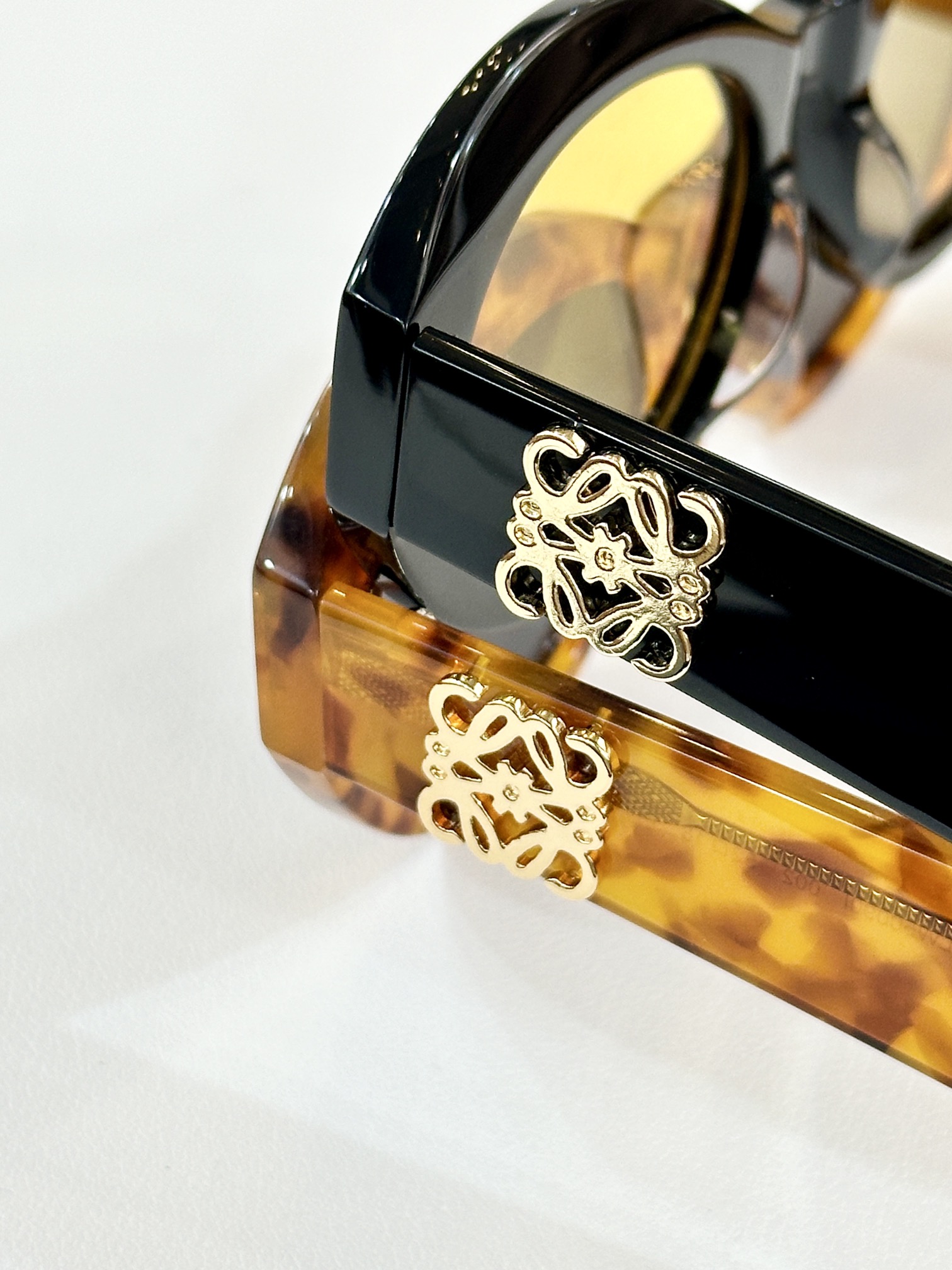 。LOEWE
MOD：LW50090I
Size：52口18 140
