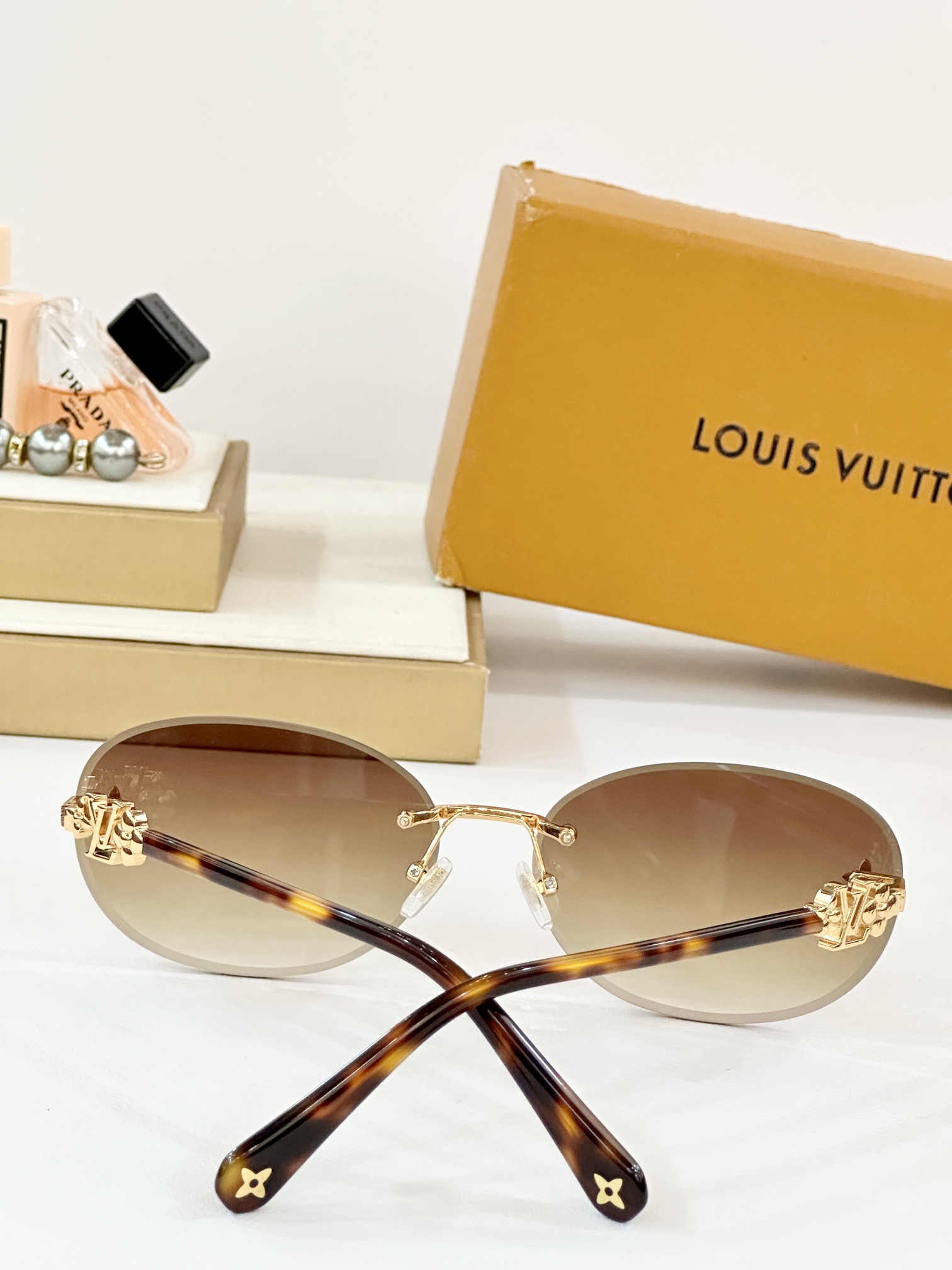  LOUIS VUITTO*
MODEL：Z24591
SIZE：64口16-145
