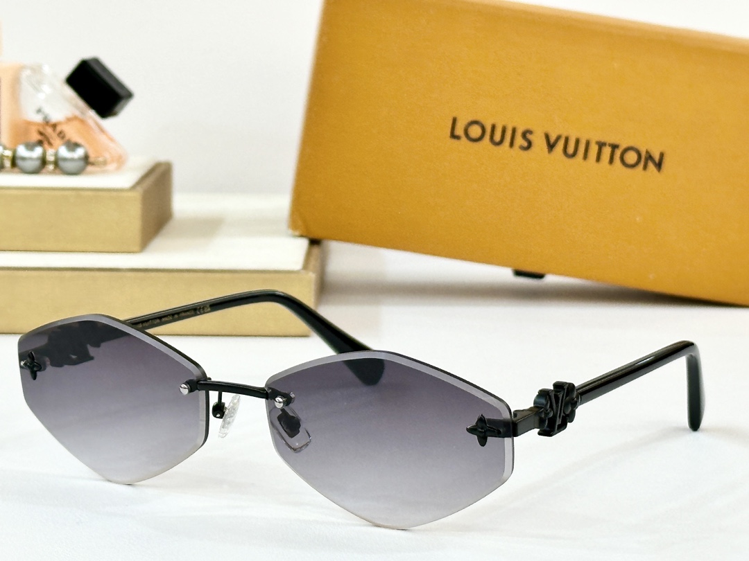  LOUIS VUITTO*
MODEL：Z24601
SIZE：63口17-145
