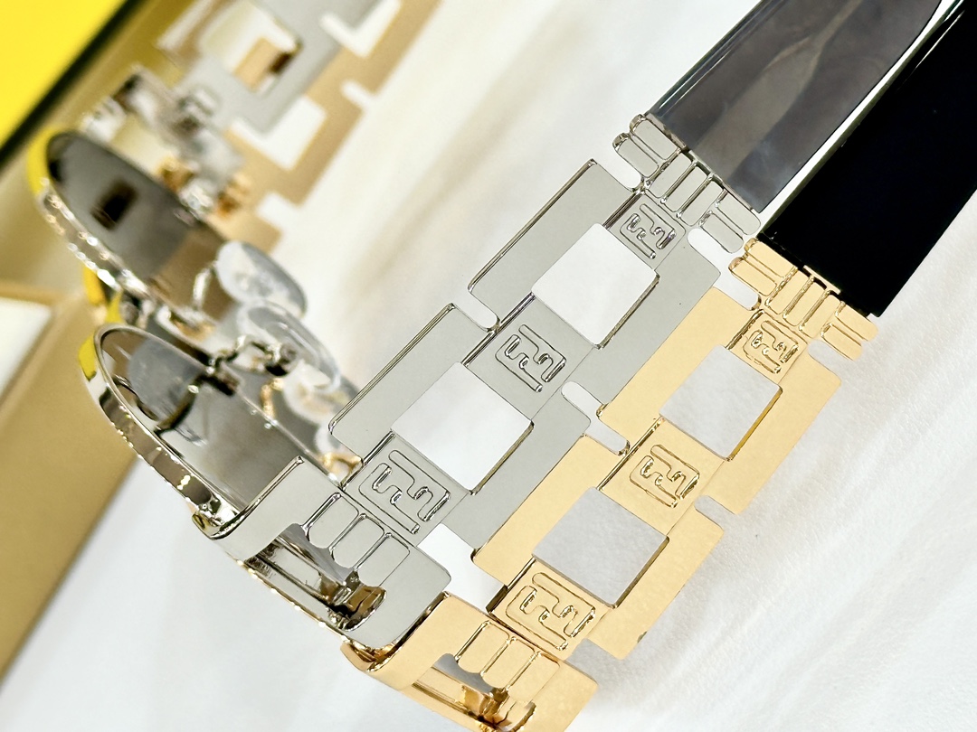  FENDI
MOD：SL 7076
Size：55口20 145
