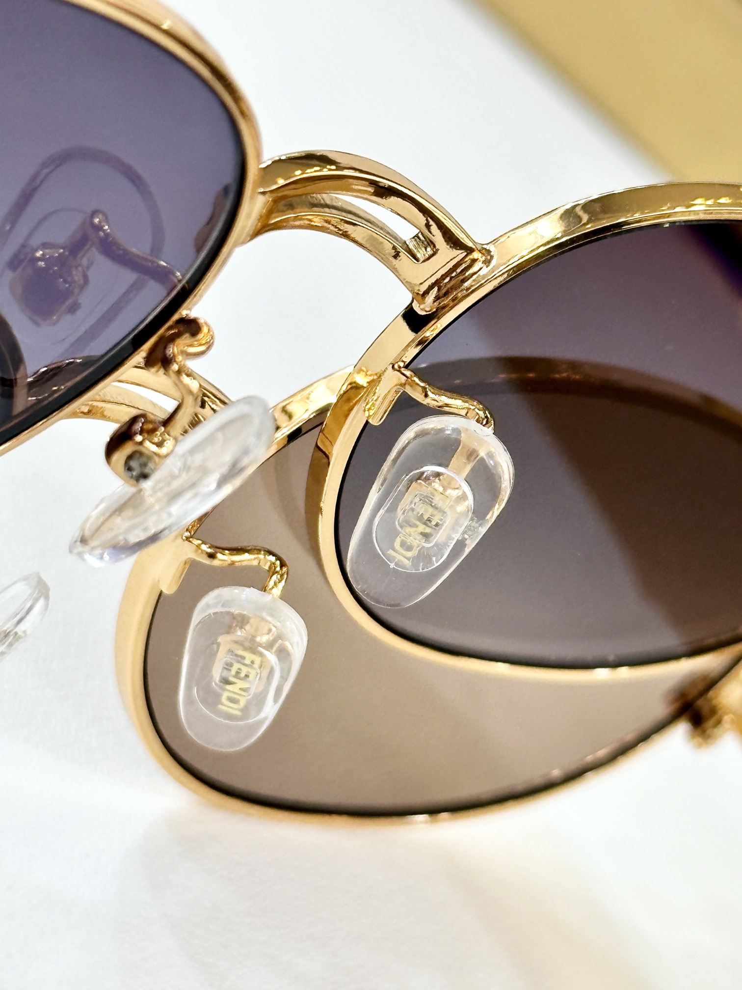 FENDI
MOD：SL 7078
Size：55口19 145
