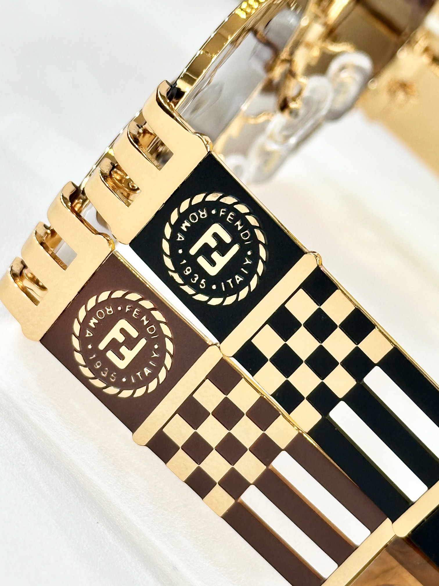  FENDI
MOD：SL 7078
Size：55口19 145
