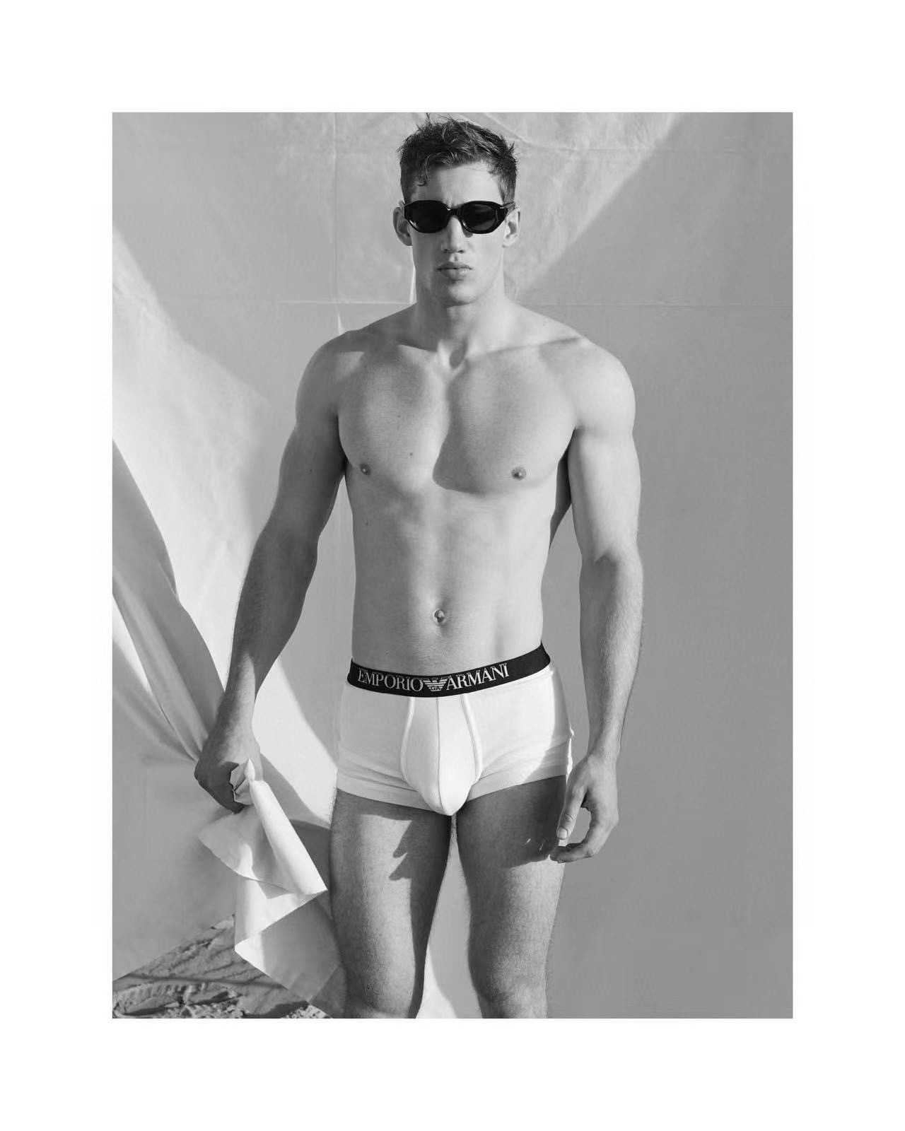  EMPORIO ARMANI
MOD：EA4230U
Size：48口25 145
