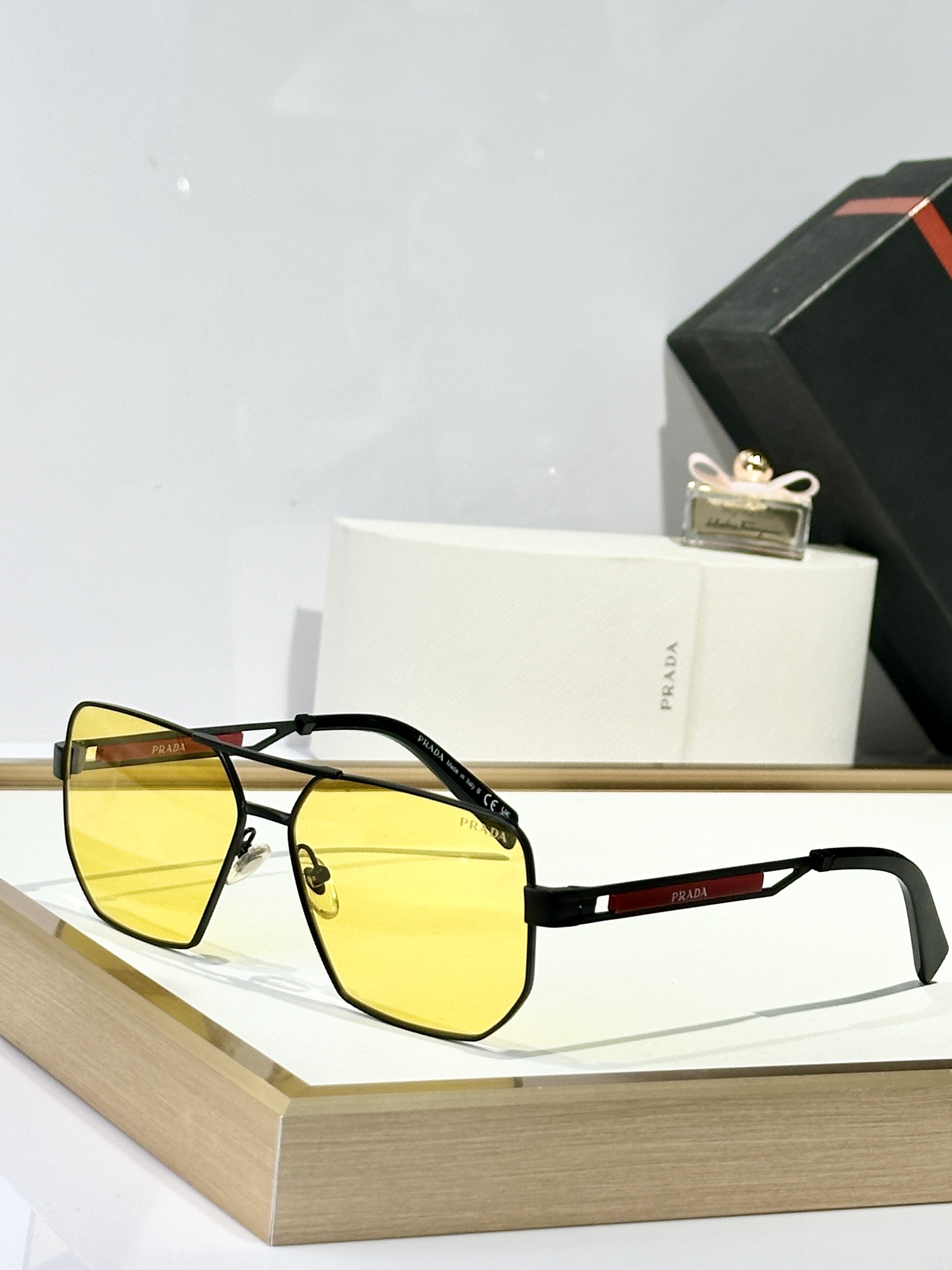 。PRADA
MOD：OPS51ZS
Size：59口14-145
