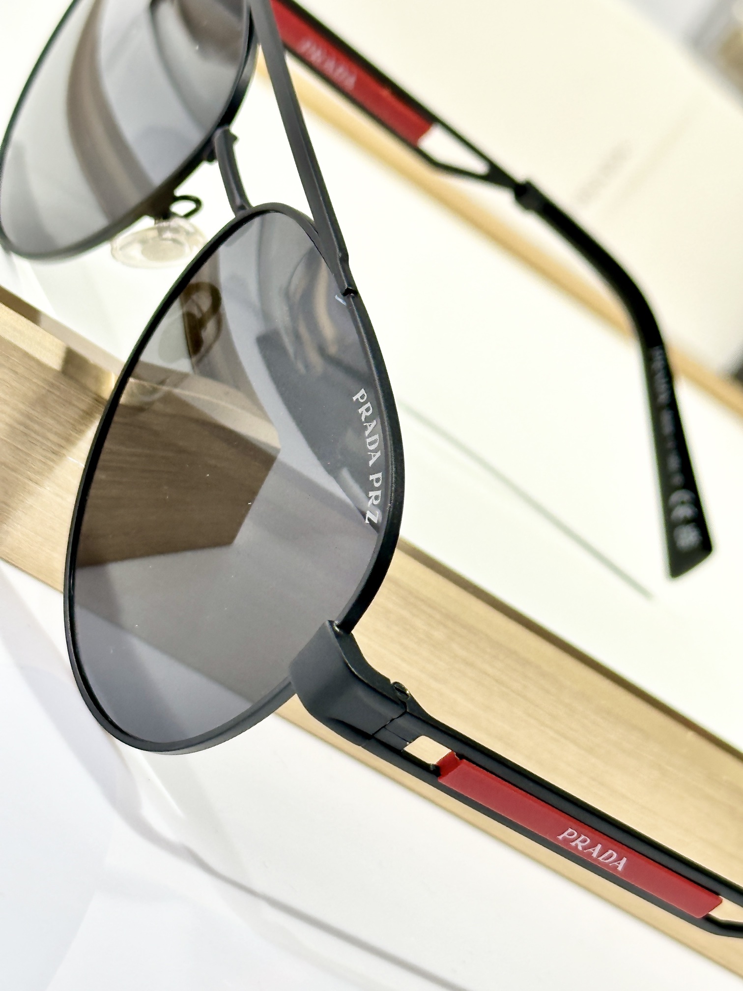  PRADA
MOD：OPS51ZSQ
Size：57口17-145
