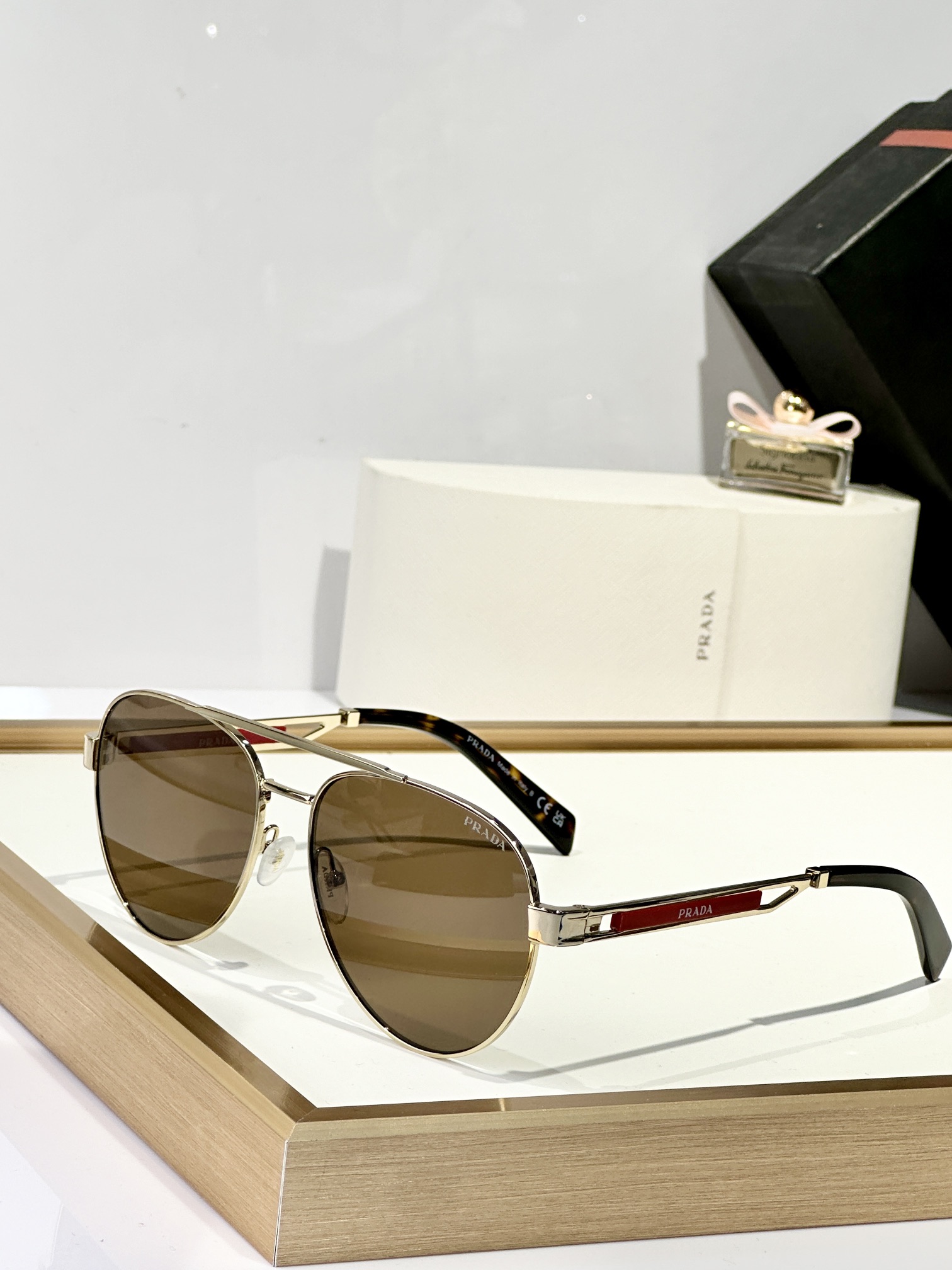  PRADA
MOD：OPS51ZSQ
Size：57口17-145
