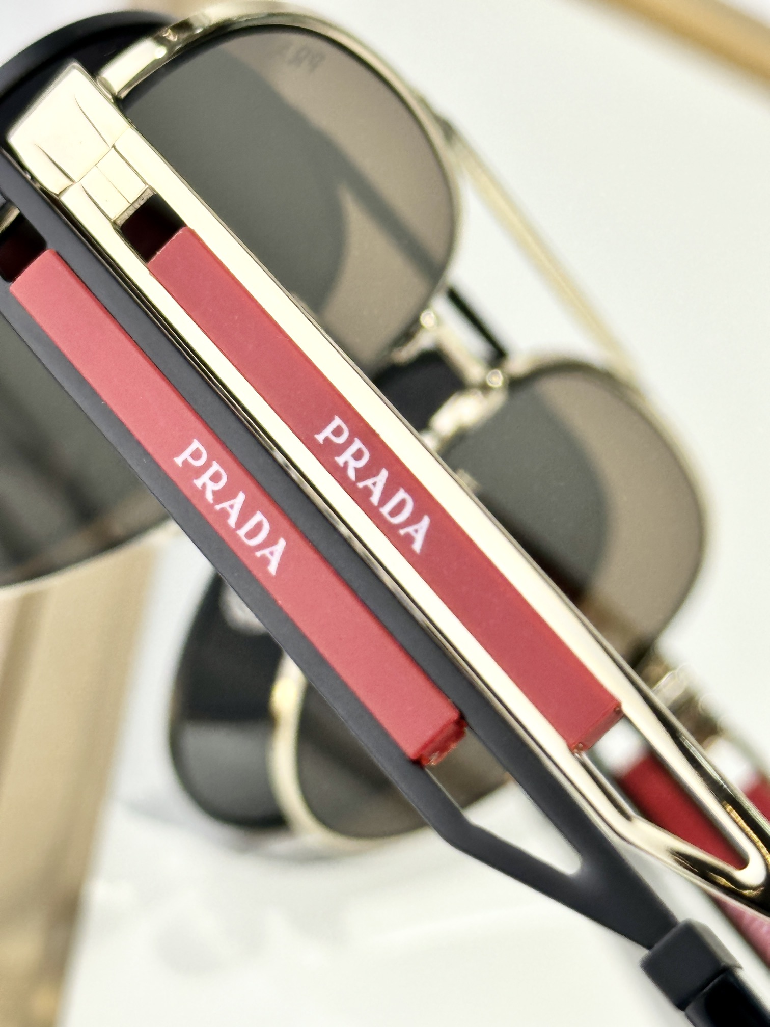  PRADA
MOD：OPS51ZSQ
Size：57口17-145
