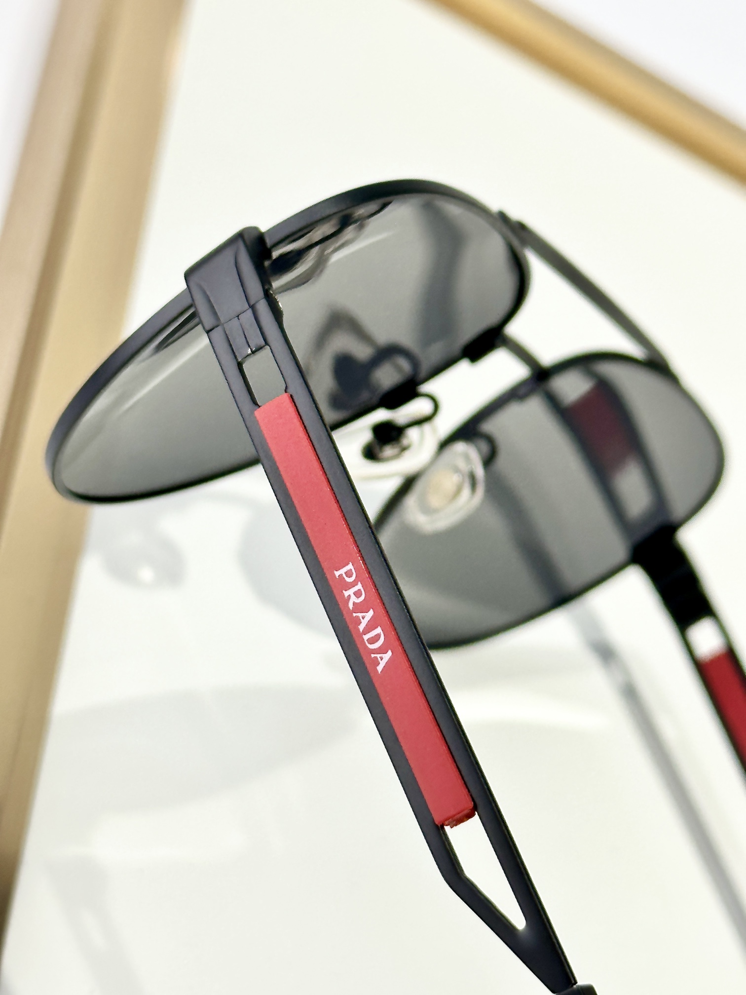  PRADA
MOD：OPS51ZSQ
Size：57口17-145

