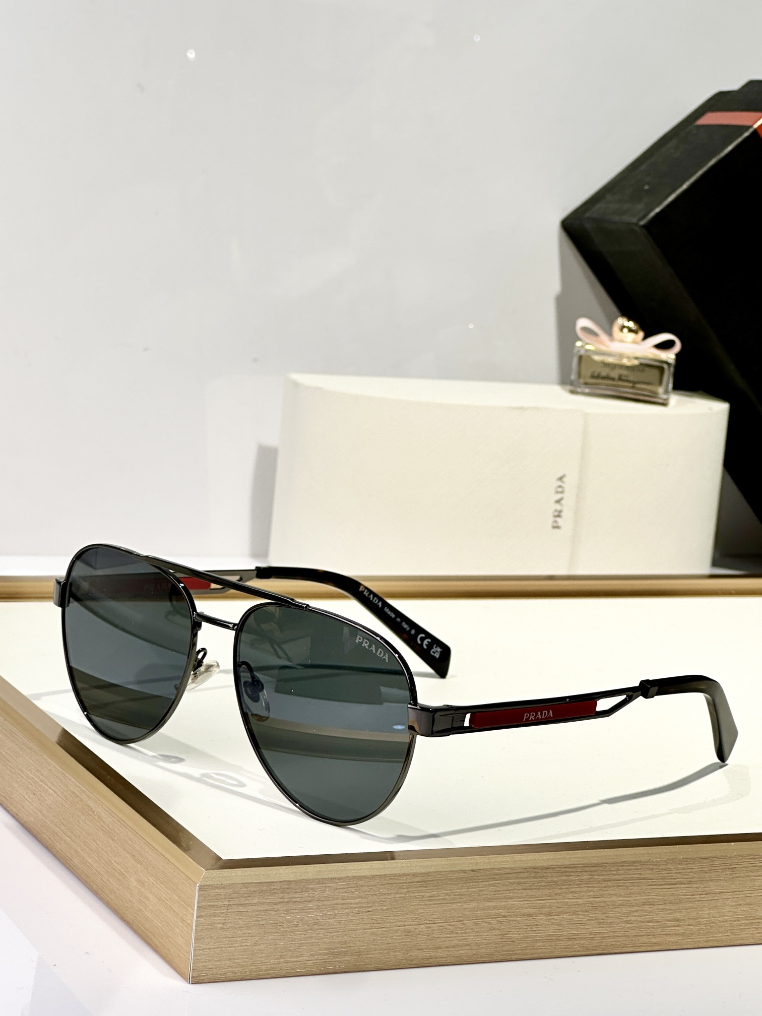  PRADA
MOD：OPS51ZSQ
Size：57口17-145

