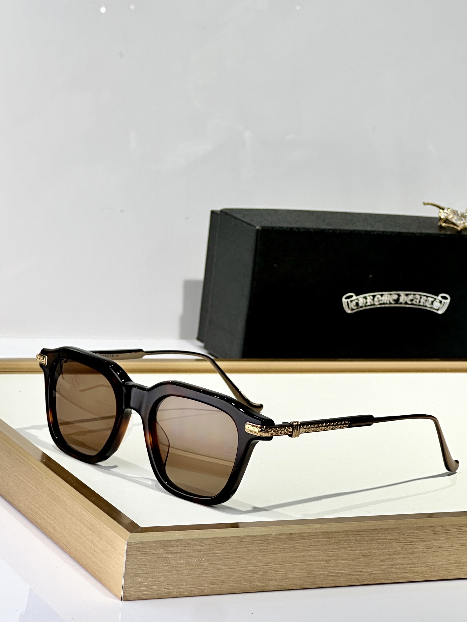  𝘾𝙃𝙍𝙊𝙈𝙀 𝙃𝙀𝘼𝙍𝙏𝙎
MODELCRYS-GP
SIZE 49口20-137

