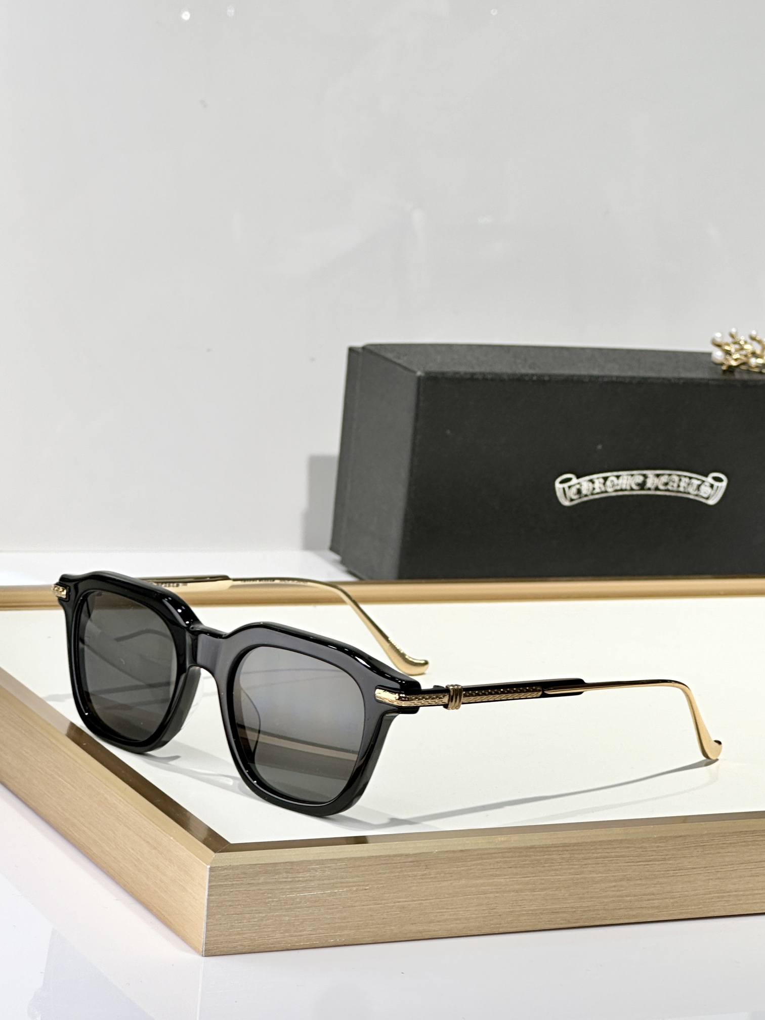  𝘾𝙃𝙍𝙊𝙈𝙀 𝙃𝙀𝘼𝙍𝙏𝙎
MODELCRYS-GP
SIZE 49口20-137
