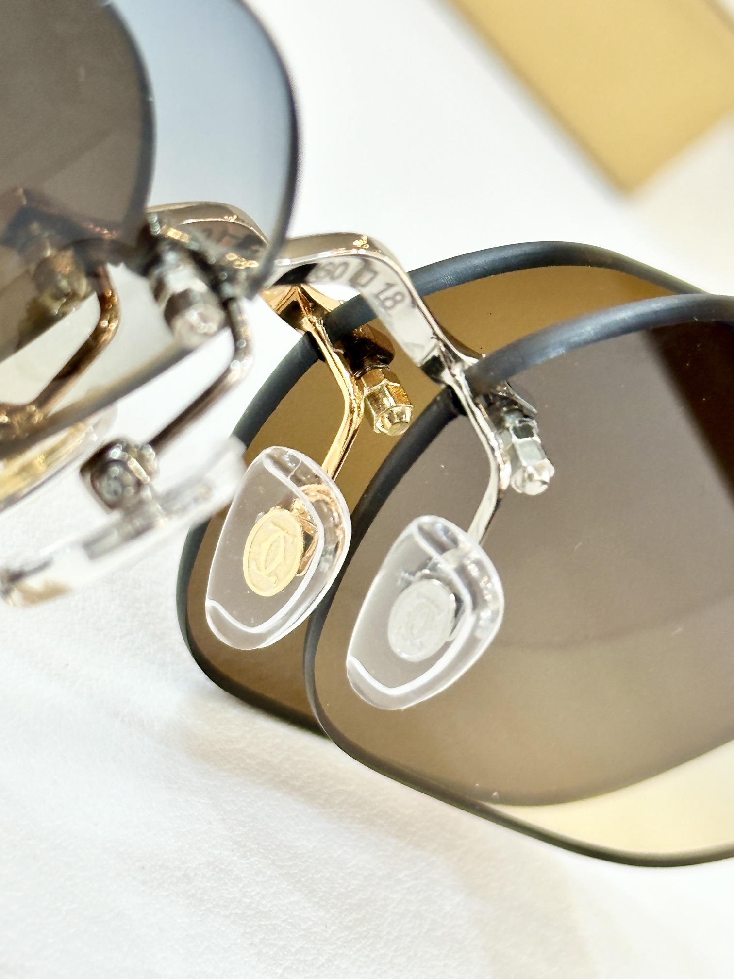  Cartier
MOD：CT0611S
Size：60口18 143
