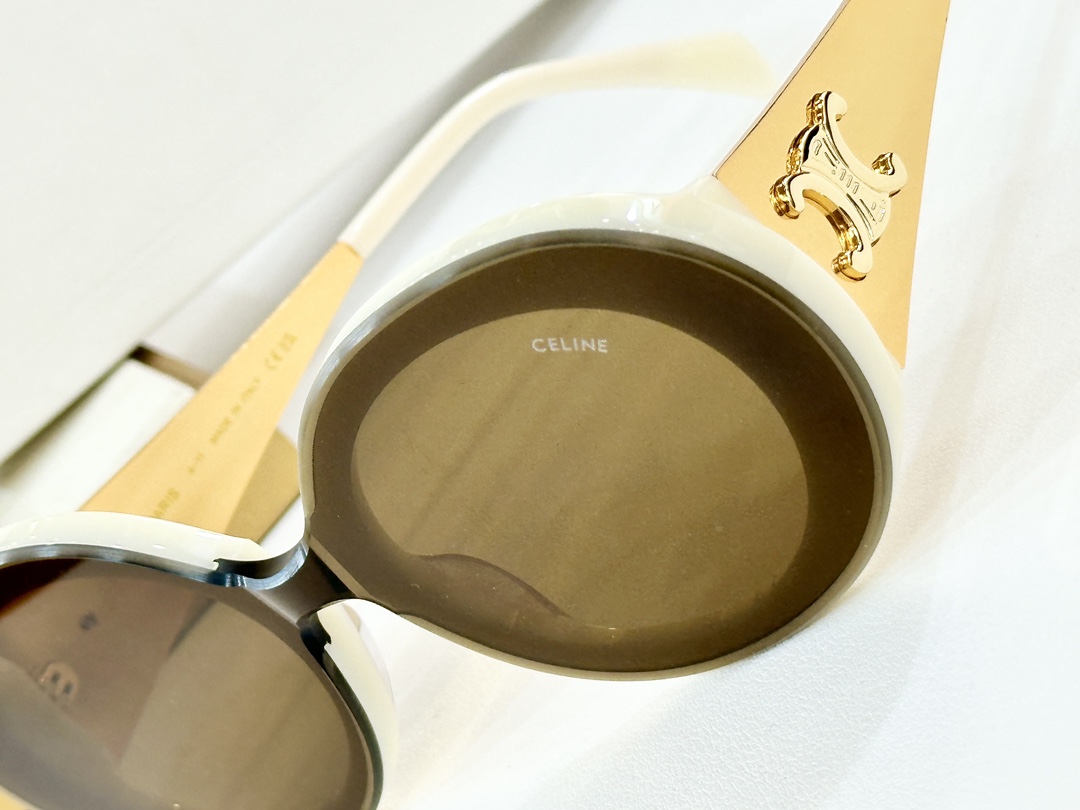  CELINE
MOD：CL42106U
Size：52口22 145
