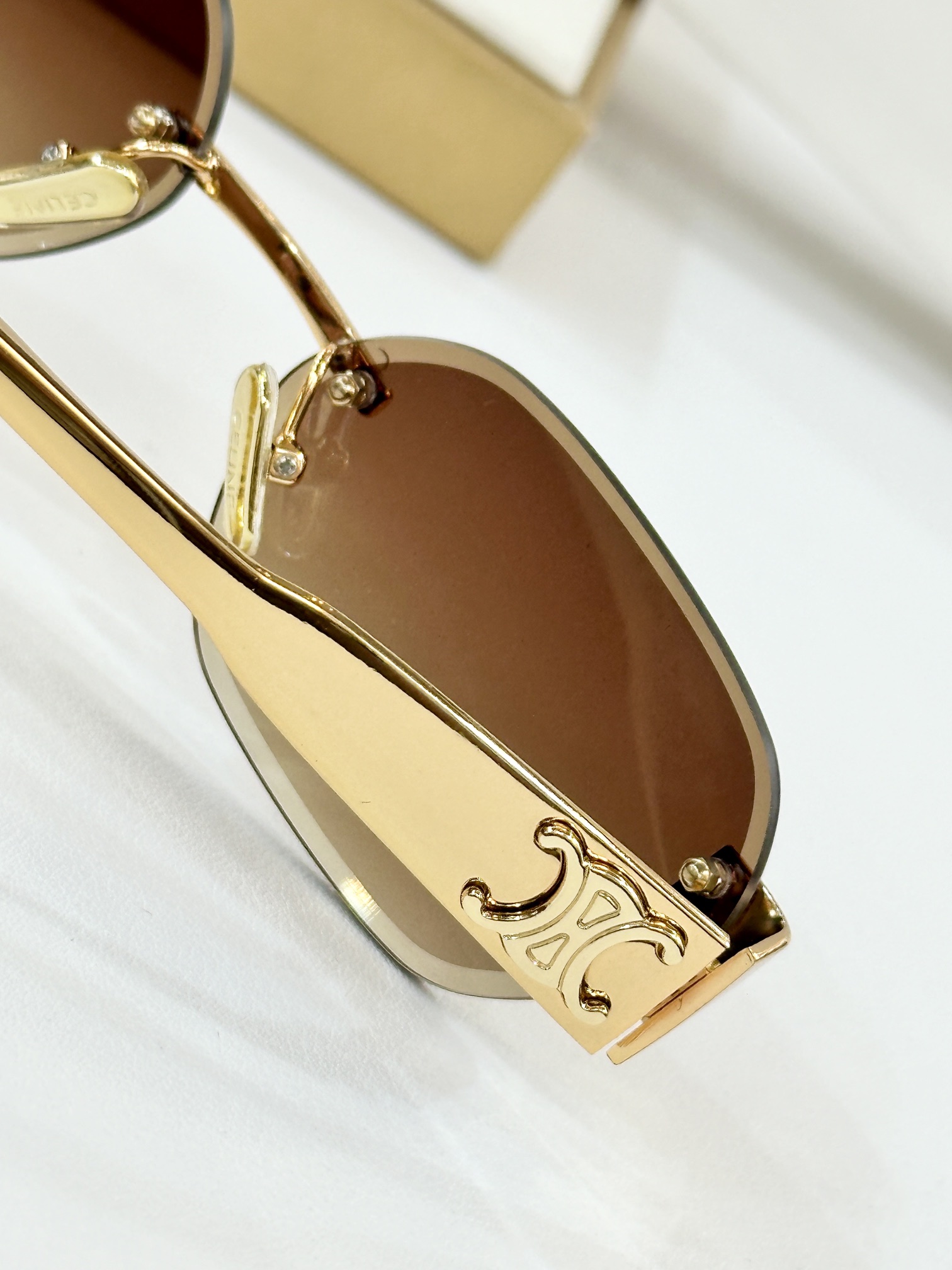  CELINE
MOD：CL42120U
Size：57口17 145
