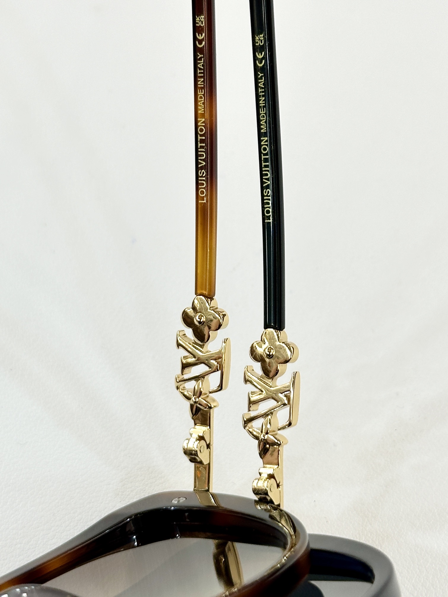  LOUIS VUITTON
MOD：Z1873
Size：52口19-145
