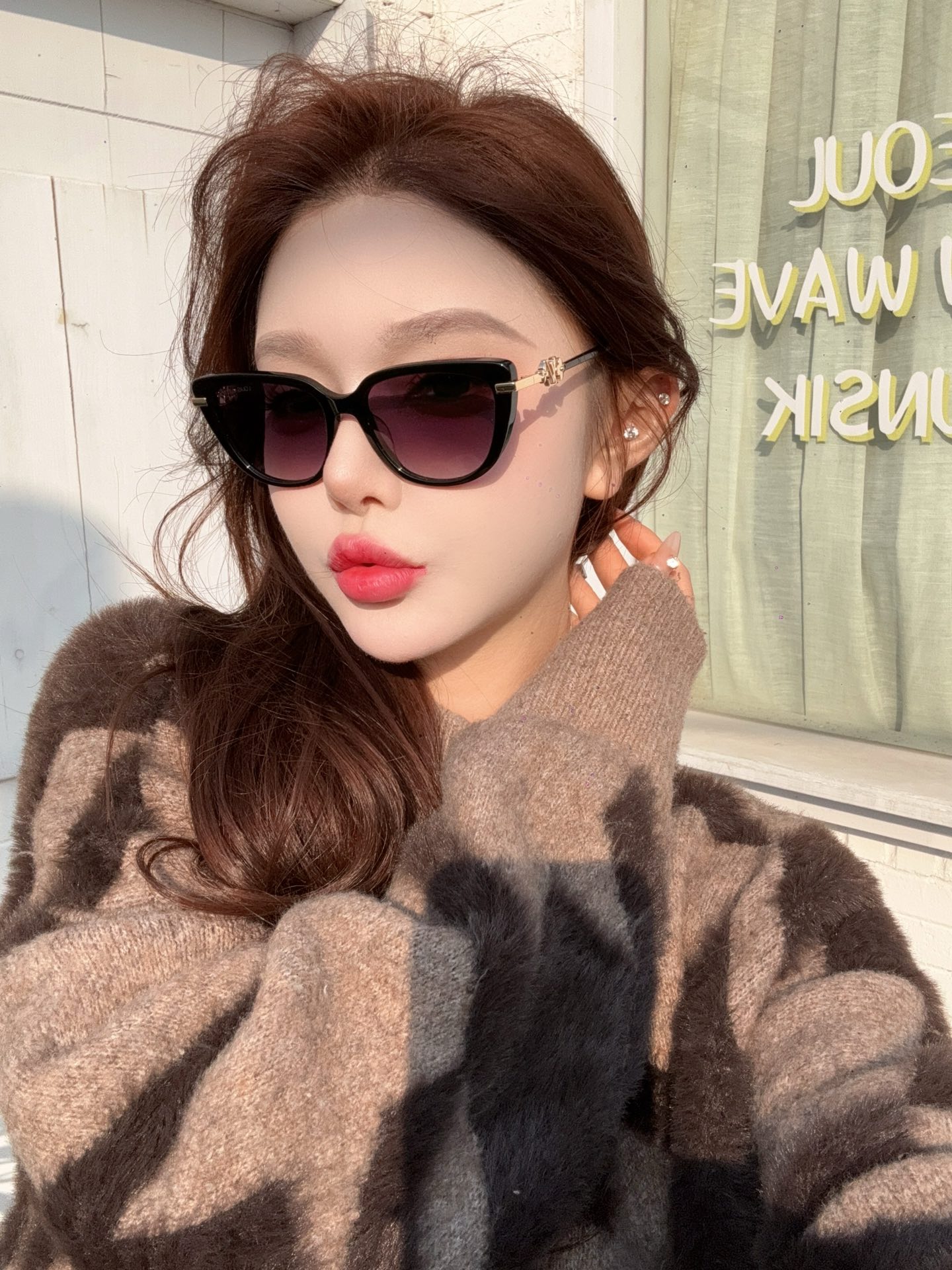  LOUIS VUITTON
MOD：Z1873
Size：52口19-145
