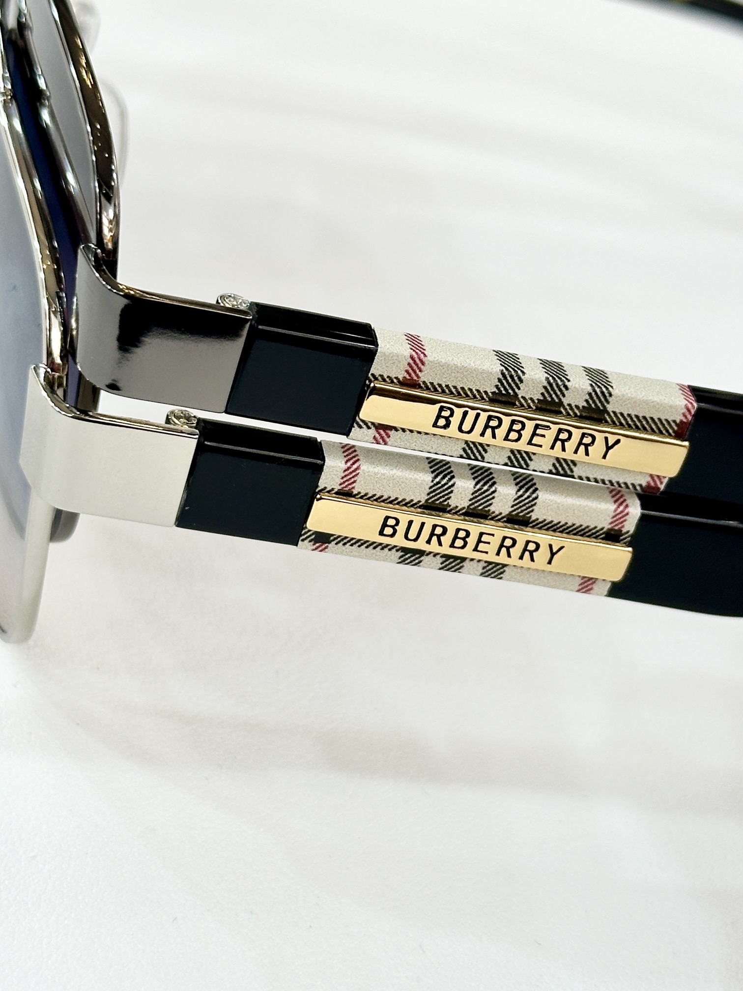  BURBERRY
MOD：BE2394
Size：54口17 145

